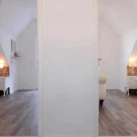 Nausikaa's- Fleur De Lis *